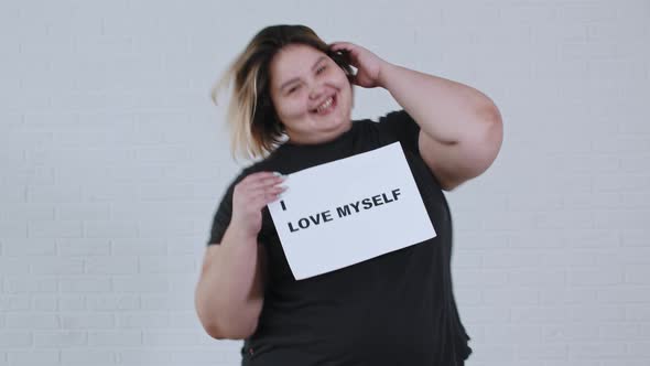 Concept Body Positivity a Chubby Smiling Woman Dancing and Holds a Sign with the Inscription I LOVE