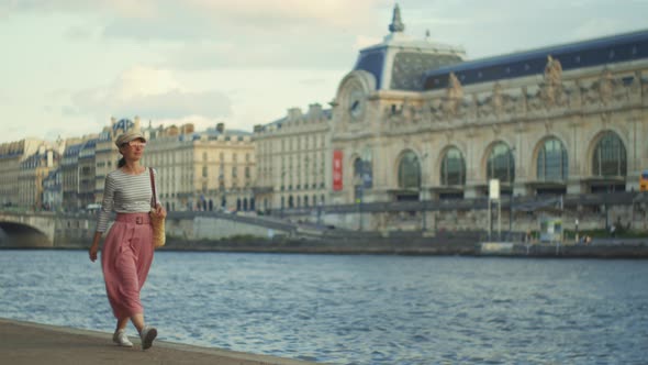 Young woman at the Musee d'Orsay in Paris