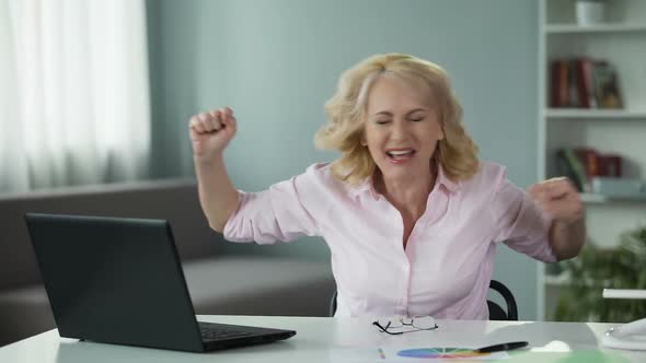 Woman Over 50 Received an Email About Winning Prize in Online Lottery, Success