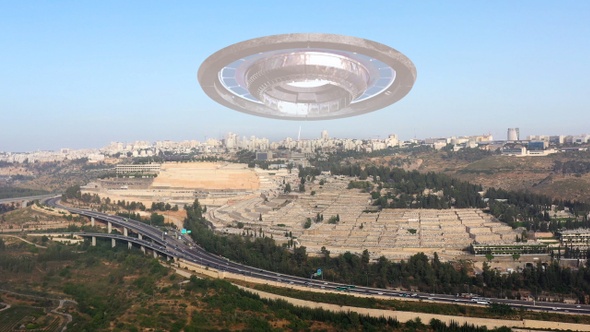 Alien ufo Saucers over Large City, 3d Illustration