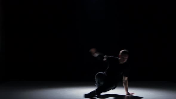 Talanted Dancer Man Starts Dancing Breakdance on Black