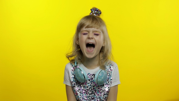 Child Girl Show Amazement, Opening Her Mouth and Screaming, Shouting, Looking Surprised Shocked.