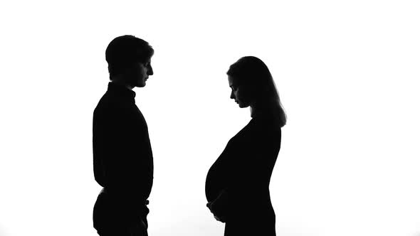 Woman Informs Boyfriend About Pregnancy, Responsible Father Accepts Future Child