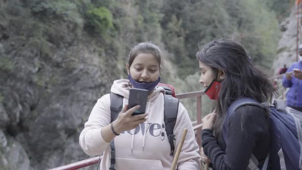 Girls Clicking Pictures While Trekking Kedarnath Temple Trek