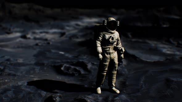 Astronaut on Lunar Landing Mission alt