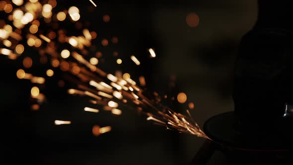 Welder using electric circular saw machine