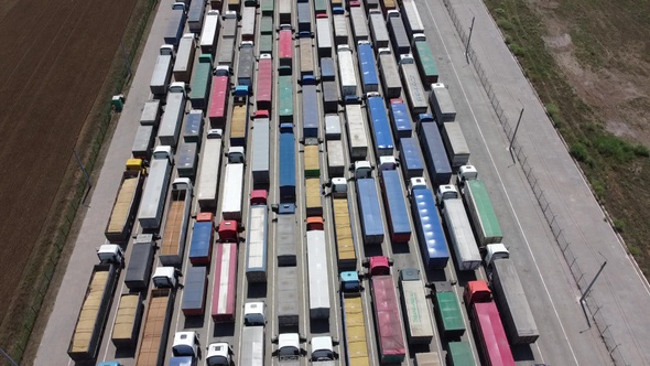 Pattern of trucks waiting in line for unloading at the port.