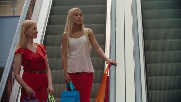 Blonde Shopaholics  alt