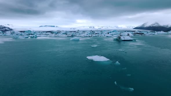 Scenic View of Icebergs in Jokulsarlon Glacier Lagoon Iceland at Dusk