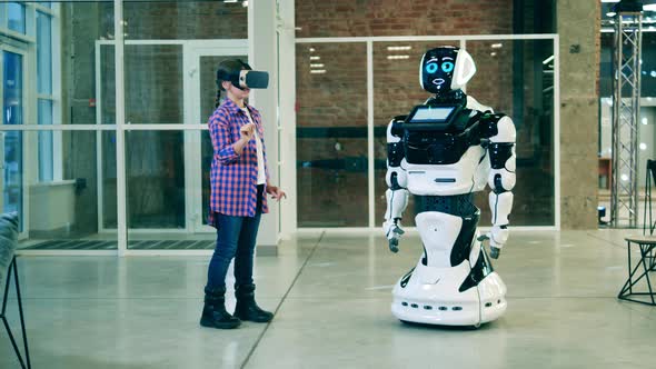 Little Girl Operates a Futuristic Robot Using VR Headset