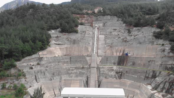 Hydroelectric power plant station, Inlet pipe and power station