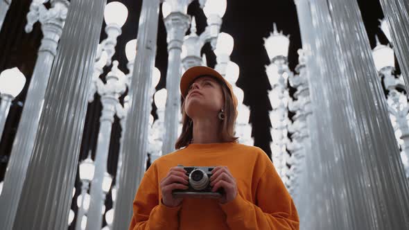 Young girl at the lanterns in Los Angeles