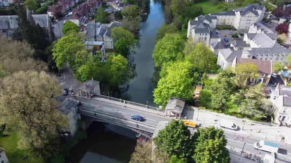 Rotating aerial of an old victorian road bridge in the heart of Bath, UK