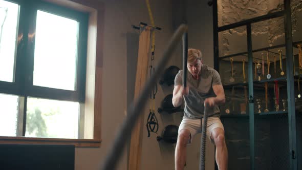 Handsome Fitness Man Training in Sport Club. Man Training in Fitness Center alt