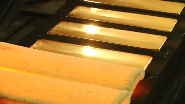00037Gold bars in production