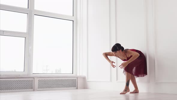 Passion Dancer Is Practicing By the Wall.