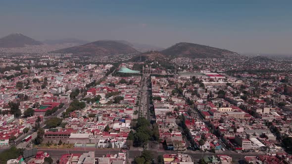The urban environment of Basilica de Guadalupe