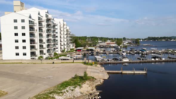 Gimbal spine and rise to show off the apartments and Boat launch of baclom's Cove.