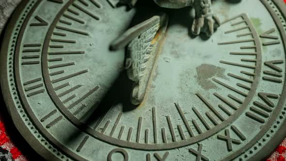 Sundial timelapse showing time 4k