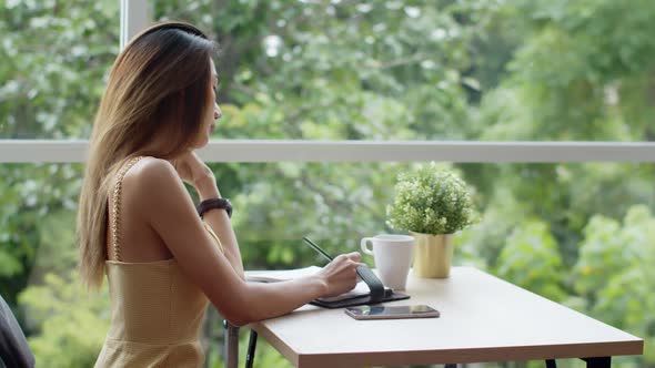 Young pretty woman take a break at coffee shop