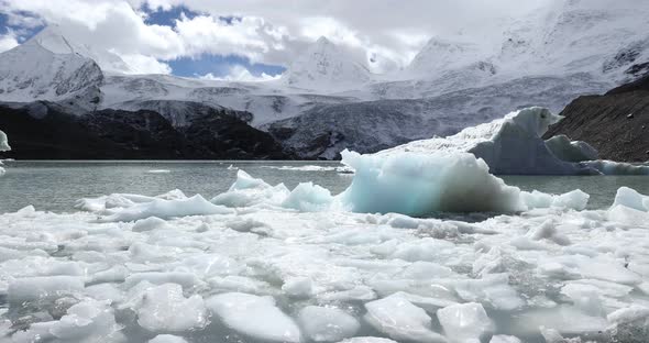 Glacier lagoon in tibet, China