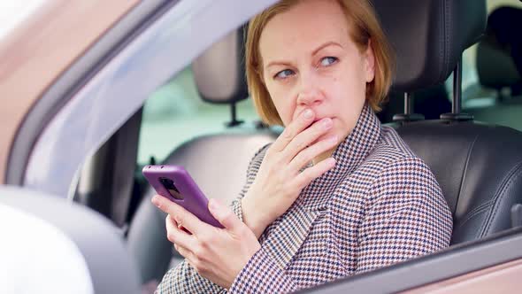 A 40Yearold Woman Receives a Message While Driving a Car and Becomes Insanely Upset