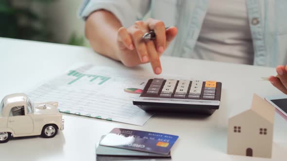 Stressed young woman calculating monthly home expenses