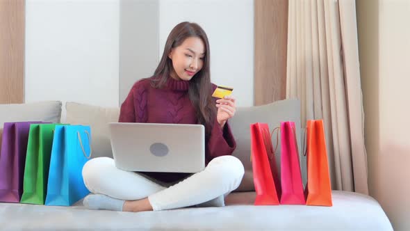 Woman use credit card for online shopping