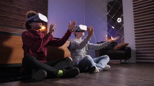 Diverse Friends Exploring Virtual Reality at Home