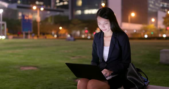 Business woman work on notebook computer 