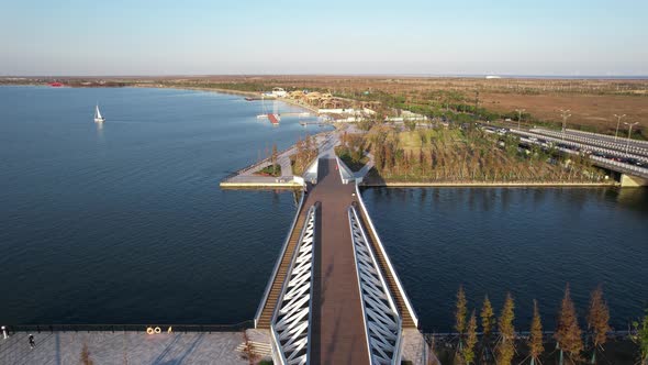 The bridge over the lake