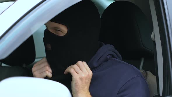 Aggressive Man Wearing Face Mask Before Robbery, Hunt for Wealth, Banditry