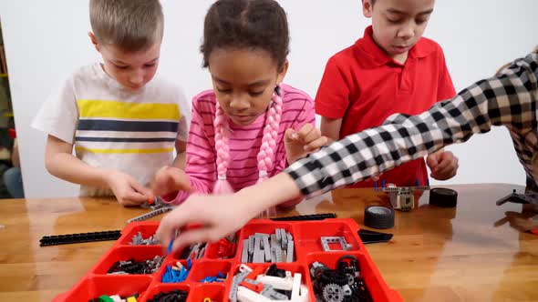 Smiling Friends Using Building Kit