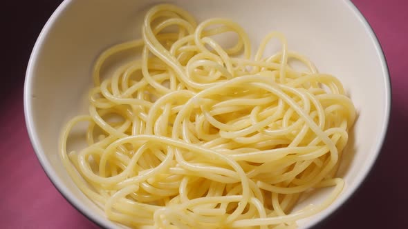 Spaghetti Falling Down to Bowl