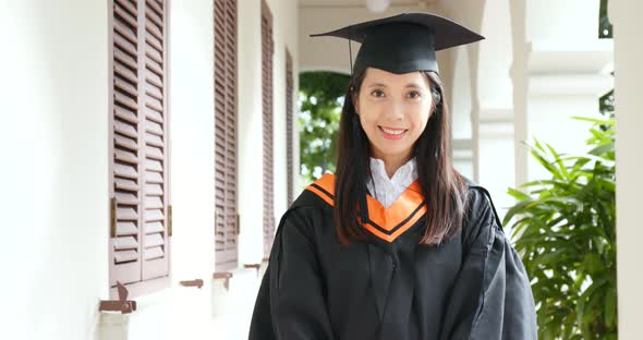 woman get graduation in university