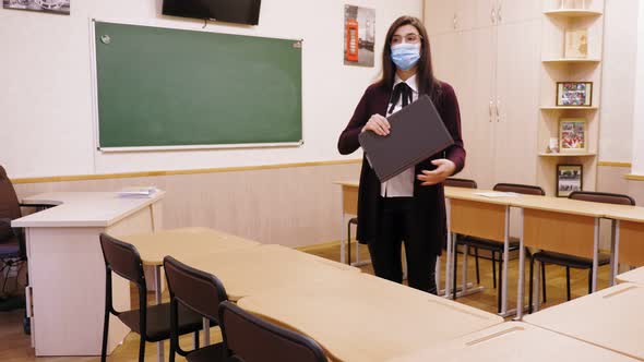 Remote Teaching Lockdown at Schools alt