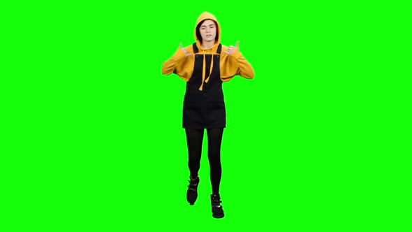 Girl Walks and Grimaces. Green Screen