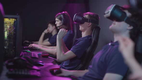 Gamers In Virtual Reality