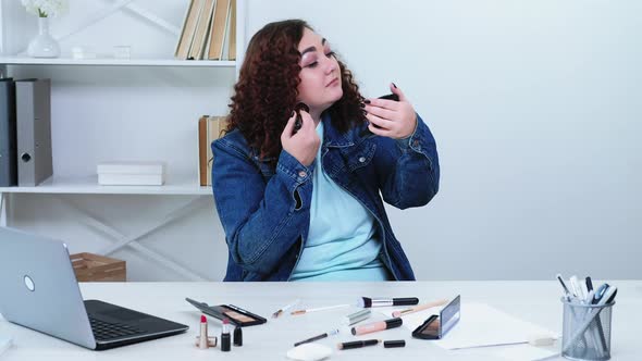 Office Makeup Business Woman Overweight Mirror