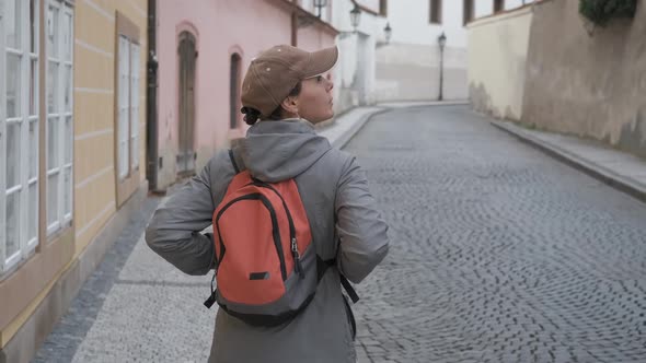 Walk along the cobbled street.