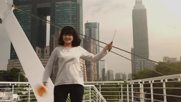 Taiwanese woman playing with a Chinese Yo-Yo