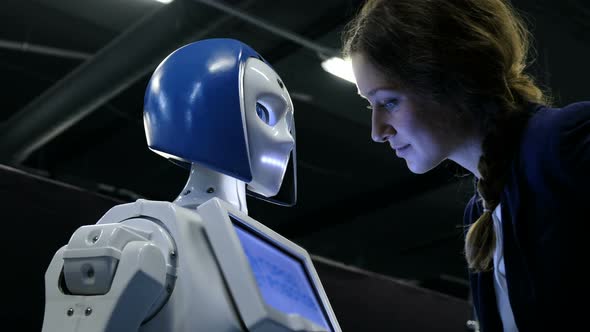 Girl Talking To a Humanoid Robot alt