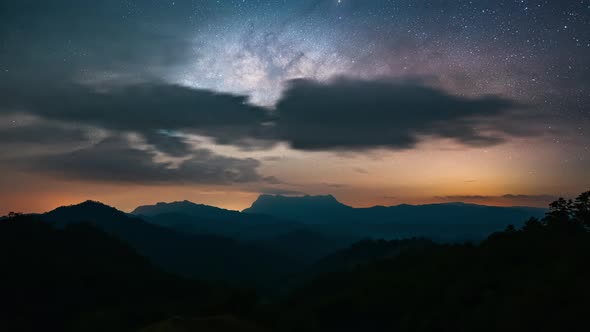 4K Timelapse of milky way and sunrise over Hadubi viewpoint, Chiangmai, Thailand