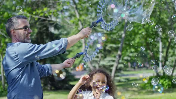 Kids having Fun at Bubbles Artist Performance in Park