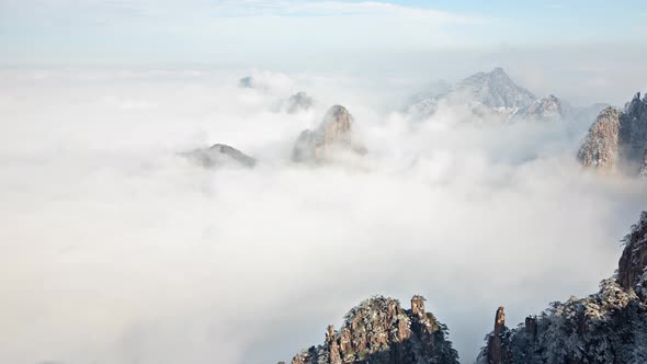 Time lapse fog surrounding the Yellow Mountains (Huangshan) in China