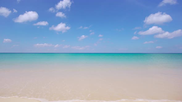 Beach scenery, waves and turquoise waters