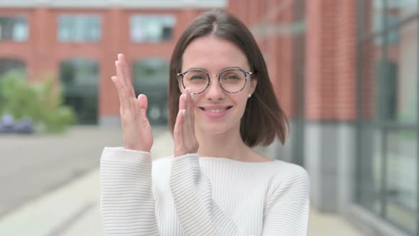 Applauding Woman, Outdoor