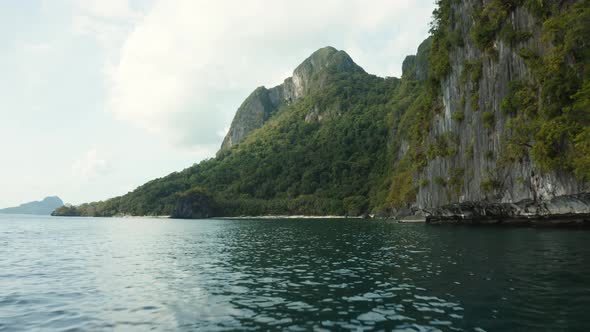 Boat POV WS Seascape with coastal cliffs, El Nido, Palawan, Philippines