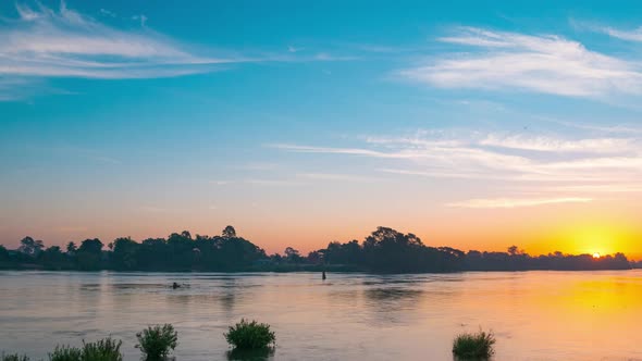 Time lapse: sunrise over the 4000 islands Mekong River in Laos, Si Phan Don