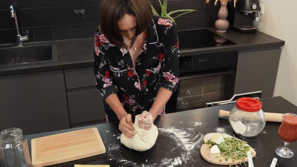 Making pizza dough